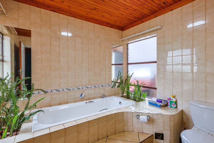 4 Bedroom Property for Sale in Hartbeespoort North West